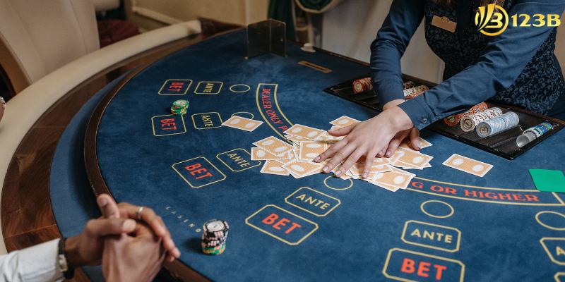 Giải Mã Có Nên Đầu Tư Baccarat Trực Tuyến Hay Không?